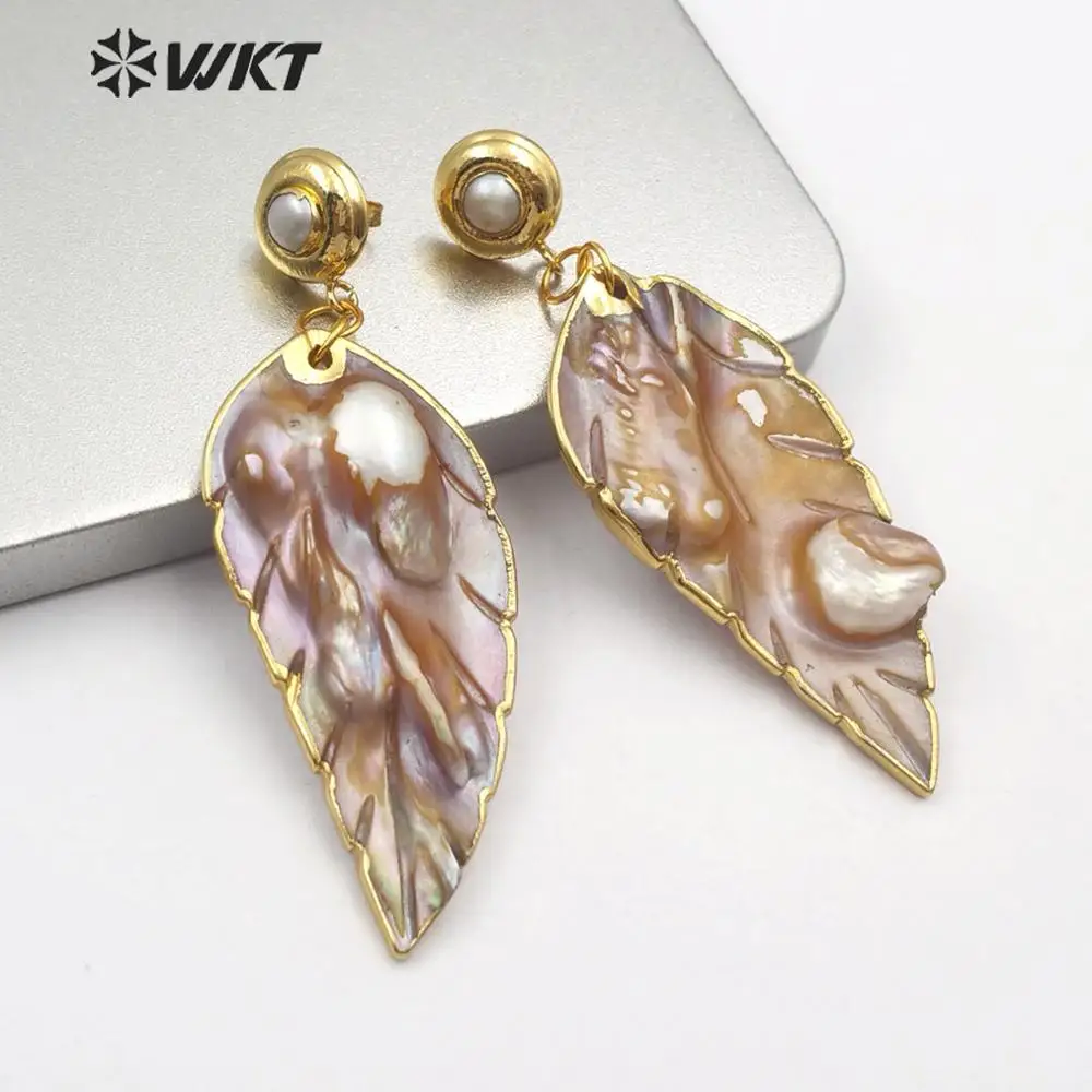 WT-E572 Wholesale Natural Mother of  Pearl Earrings Carved Feather Shape With Gold Edged Fashion Woman Sea Shell Jewelry