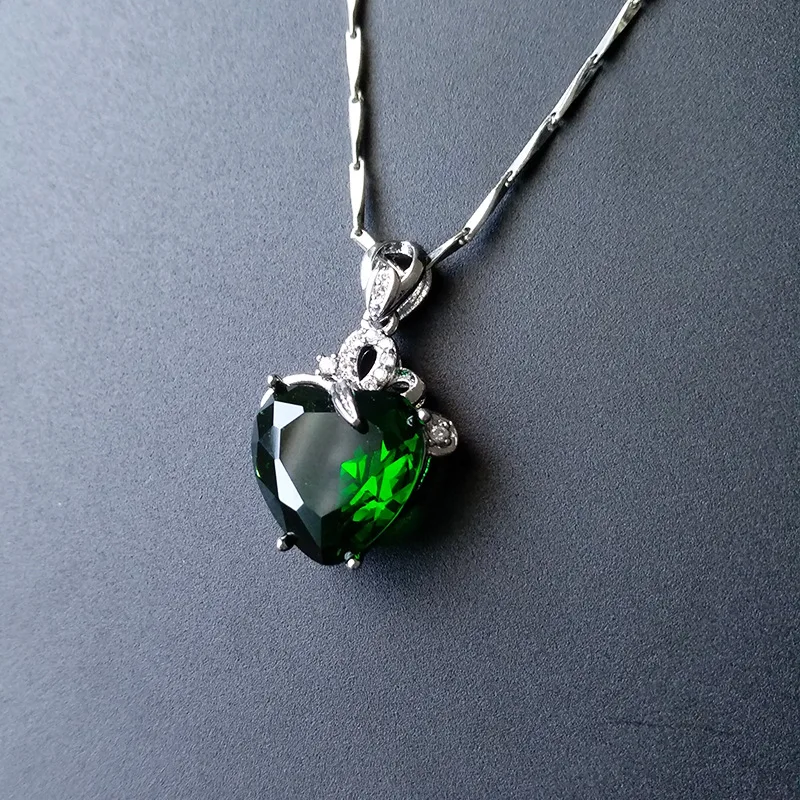 HuiSept 925 Silver Jewelry Necklace Heart Shape Emerald Zircon Gemstone Pendant for Women Wedding Engagement Party Accessories
