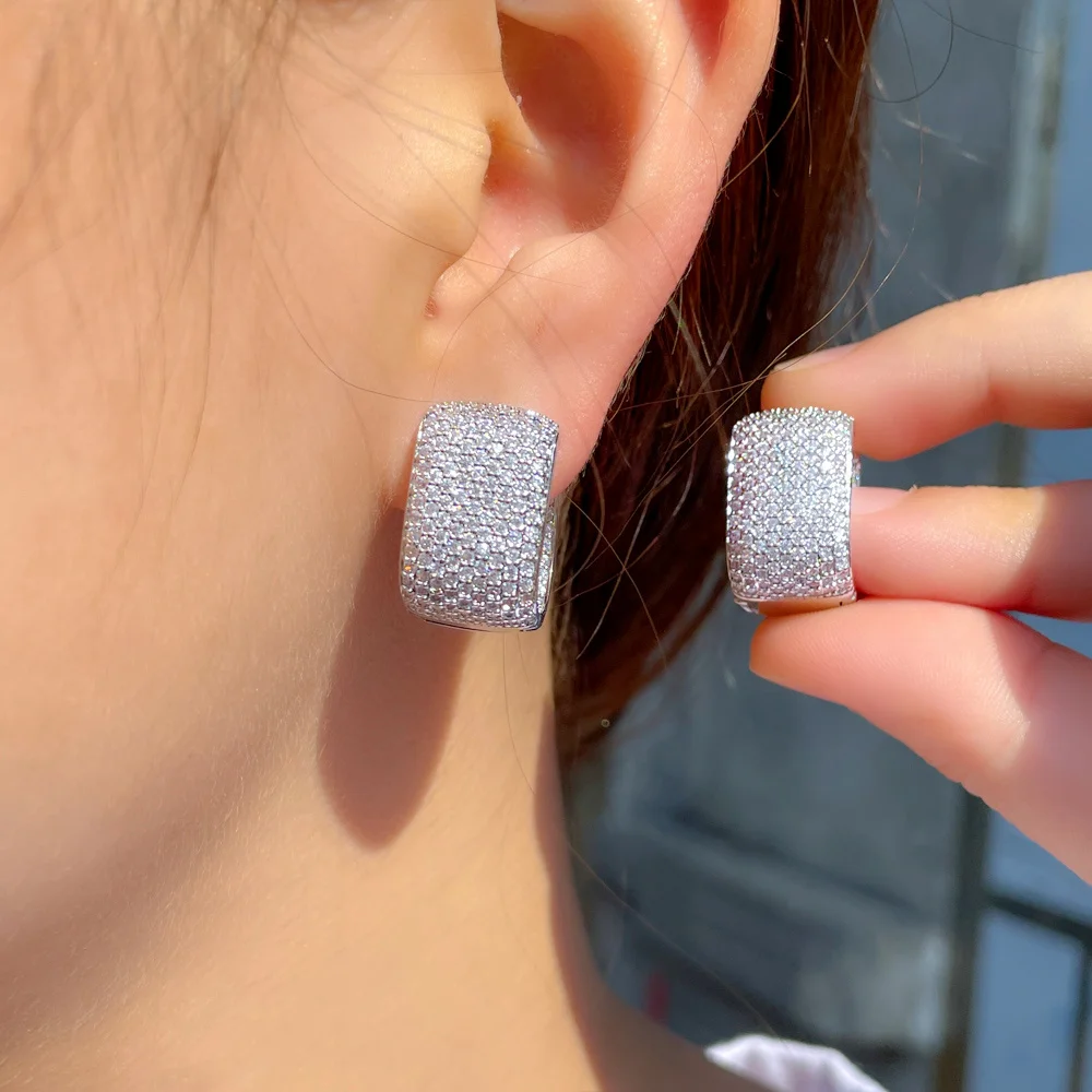 CWWZircons Doppelseitige Micro Gepflasterte Zirkonia Weiß Gold Farbe CZ Stein Rechteck Hoop Ohrringe für Damen Schmuck CZ910 – Detail 3