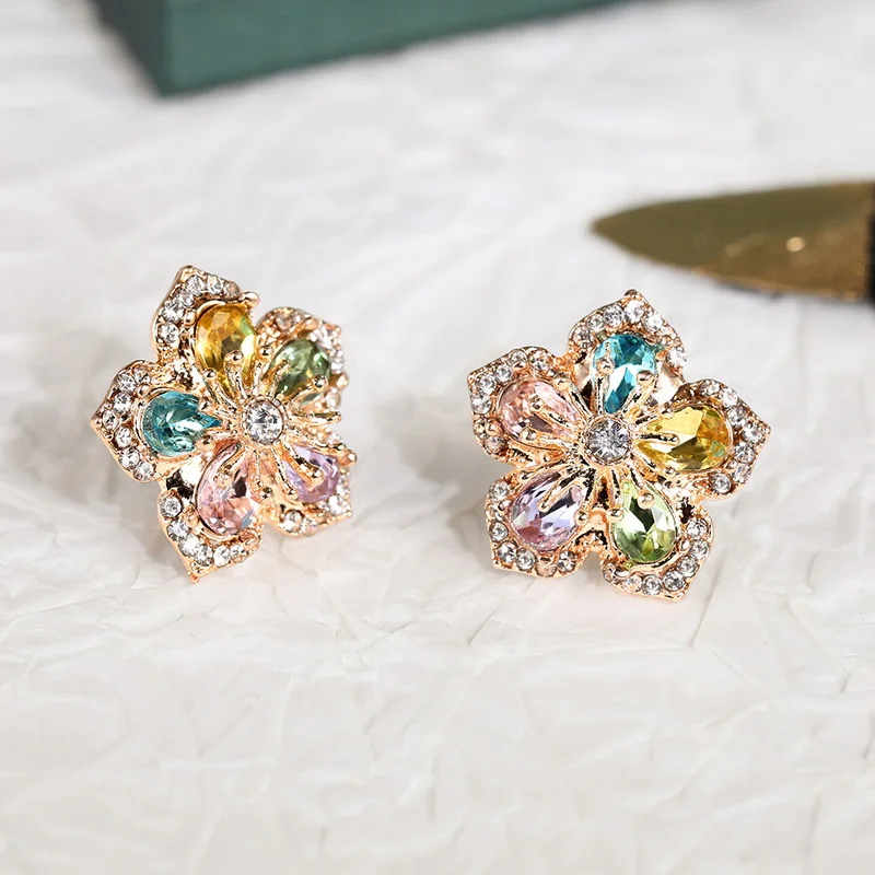 Female Luxury Crystal Zircon Stud Earrings Vintage Flowers Christmas Snowflakes Temperament Earrings Girl New Year Jewelry Gifts