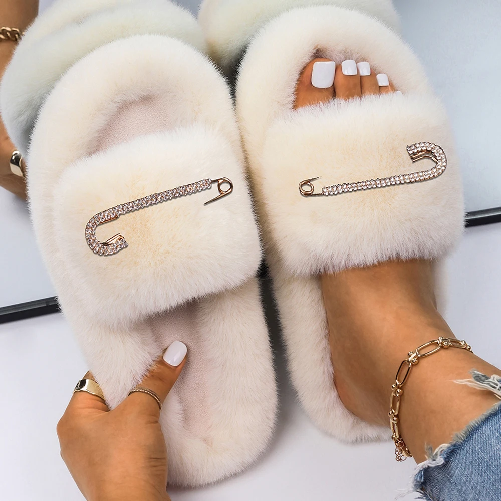 Fluffy Slides Ladies Chic Rhinestone Pin Decor Plush Slippers Platform Fur Sandals Designer Fashion Slippers Winter Casual Shoes