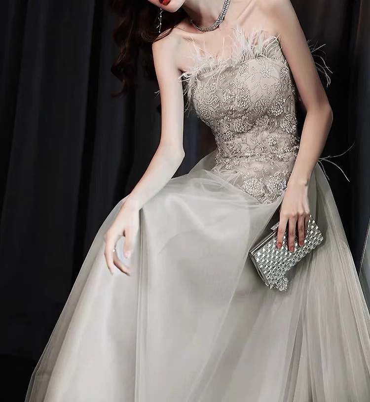 2024 Light Blue Gray Bridesmaid Dresses Elegant Strapless Feather Bandage A-Line Luxury Beaded Long Wedding Party Prom Gowns New