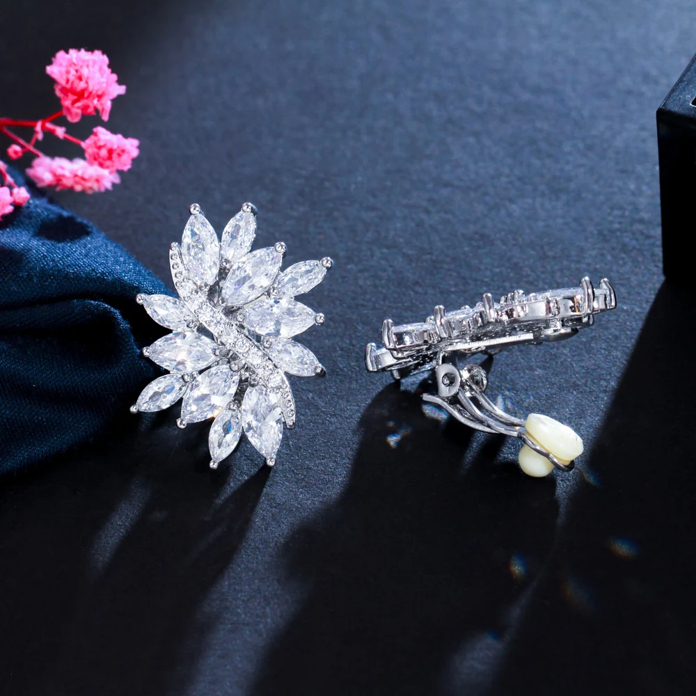 CWWZircons Klassische Blumenform CZ-Steine Silberfarben Ohne Loch Ohrclip-Ohrringe Schmuck für Frauen Großhandel EJ0009 – Detail 5