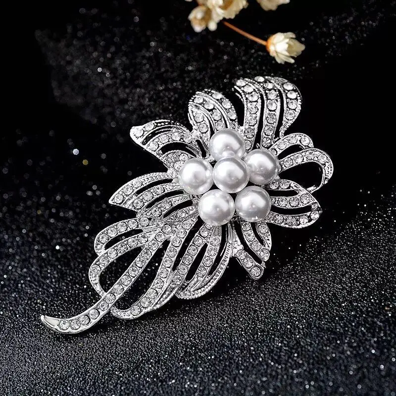 Vintage Gold Color Plated Flower Brooches for Women Wedding Rhinestone Bouquet Bijoux Pins Clothing Jewelry Accessories