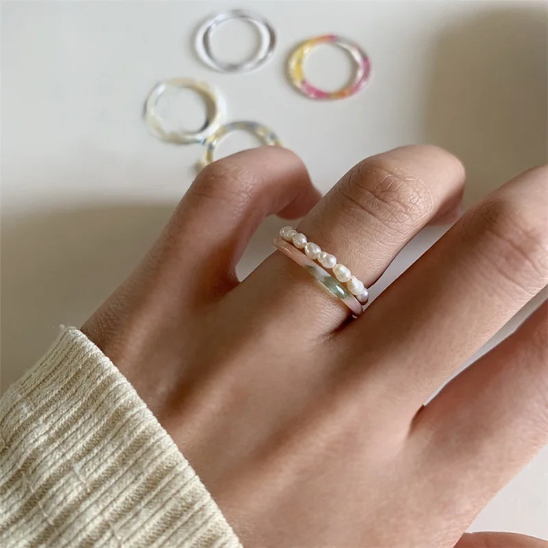 Neue koreanische ästhetische bunte Harz-Acryl-Ringe im Set für Damen – geometrische runde Ringe, temperamentvoller, vielseitiger Schmuck als Geschenk – Detail 10