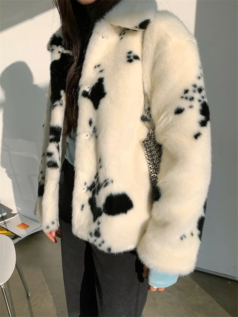 Women's Faux Raccoon Fur Coats 2021 New Winter Black White Cow Loose Female Imitate Mink-Like Plush Coats Lady Jackets