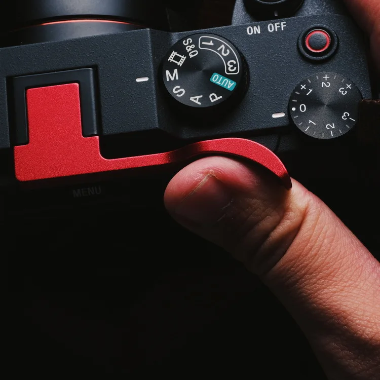 Daumen-UP-Daumenauflage, Daumengriff mit Aufkleber aus echtem Leder für Sony A7C A7CII A7CR