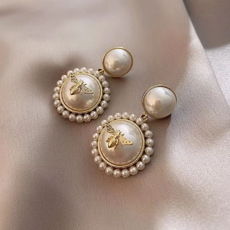 High quality vintage classic exaggerated elegance European court style temperament white pearl bee woman earring jewelry gift