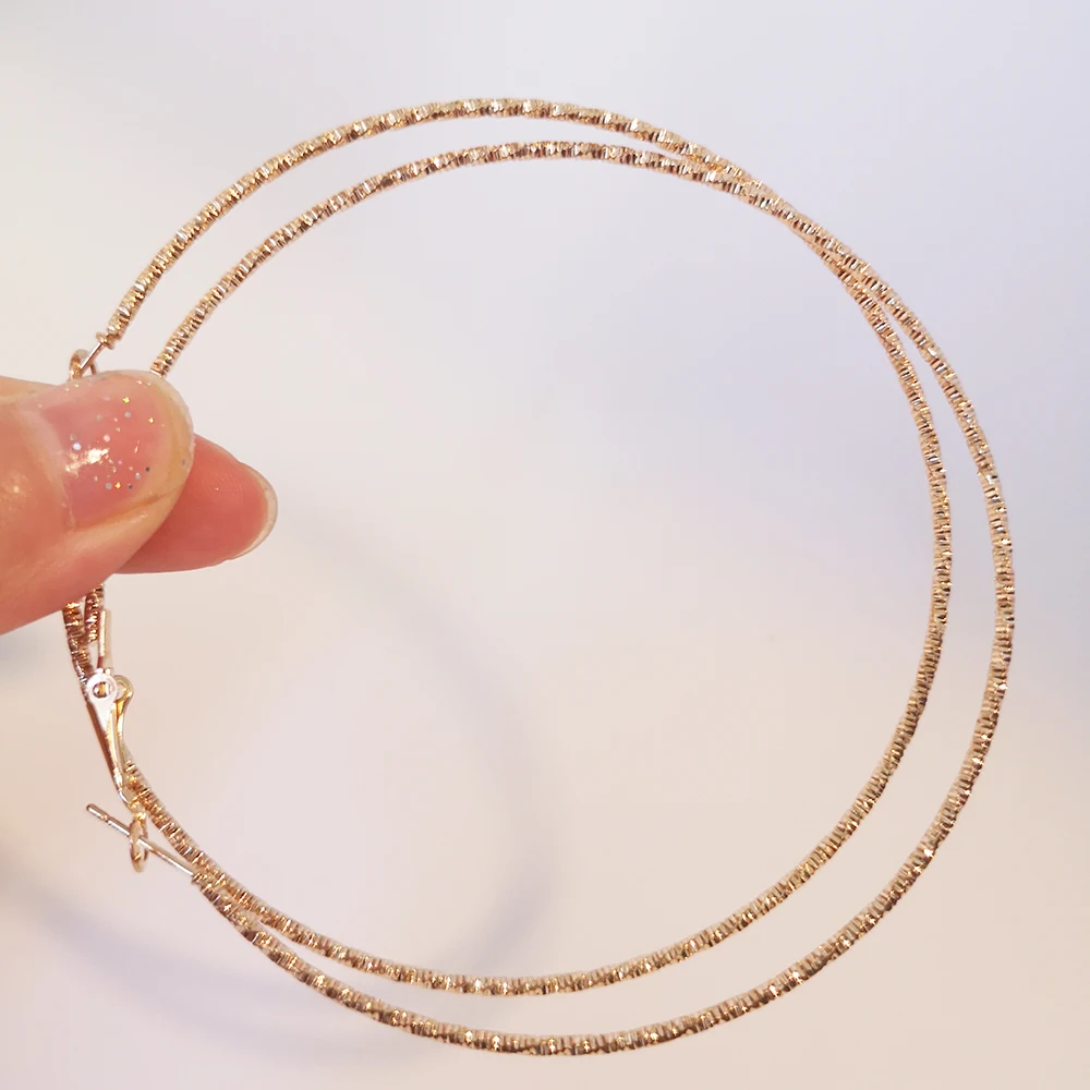 BLIJERY NEW Shiny Twisted Big Hoop Earrings dla kobiet Brincos Temperament Round Circle Earrings Punk Jewelry Boucles d'oreill
