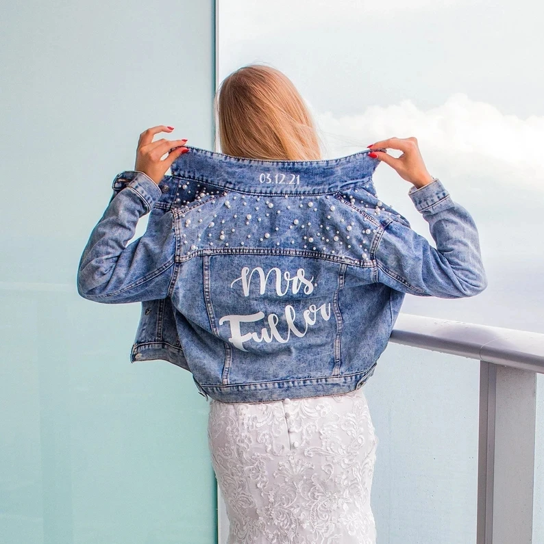 Mrs Denim Jacket with Pearls / Personalized Jean Jacket / Bride Jacket / Wedding Jacket / Gift For Bride / Just Married Jacket /