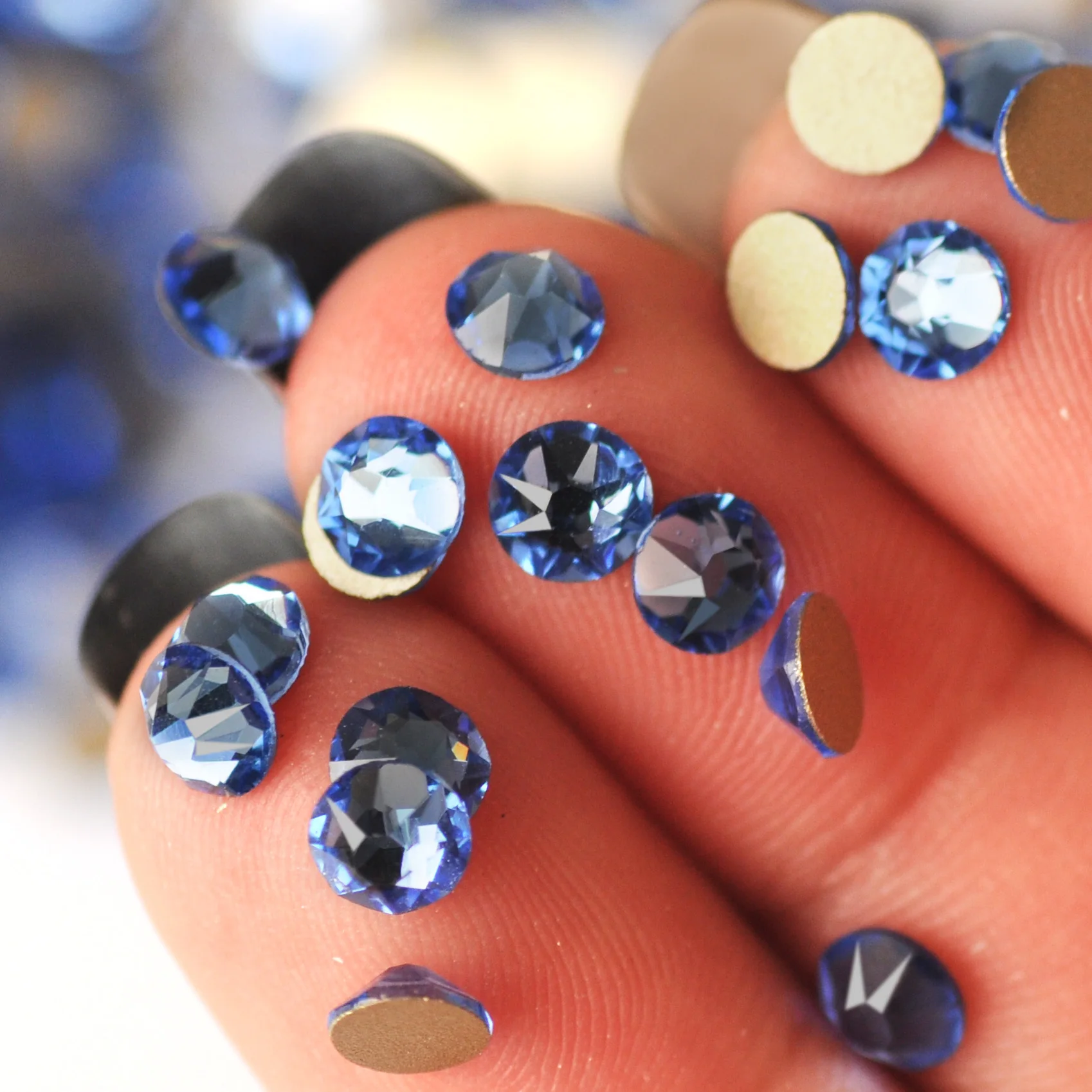 Hellblaues Kristall-Strass-Set, nicht heißklebend, 8 große und 8 kleine Strasssteine für DIY-Nagelkunst, Kleidung und Handwerk – Detail 5