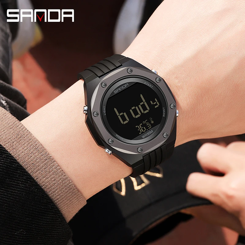 SANDA NEW Fashion Military Men\'s Watches Body Temperature Monitor 50M Waterproof Sports Watch LED Electronic Wristwatches 6028