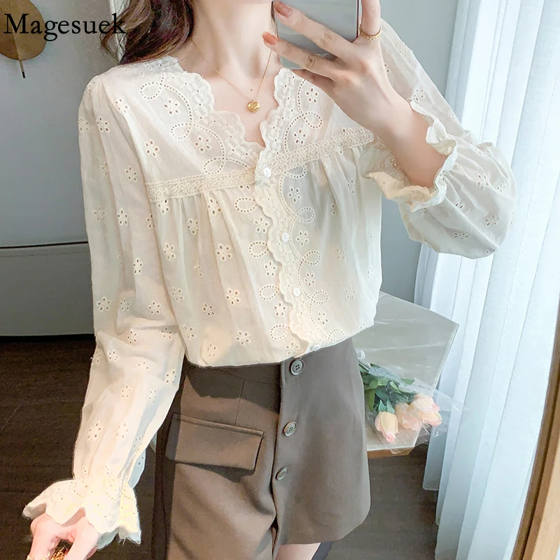 

Spring Long Sleeve Hollow Out Woman Blouses V-neck White Loose Top Female 2022 Lace Embroidery Flower Women Elegant Shirts 18534