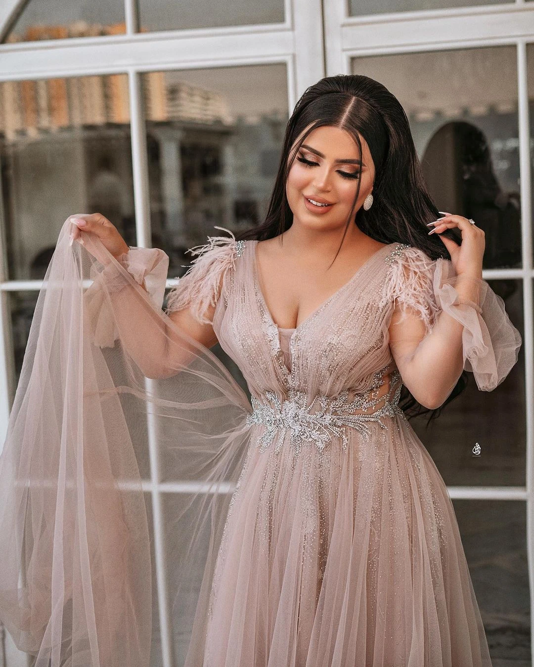 Abito da ballo con scollo a v abiti da sera con perline di paillettes di piume abiti in Tulle a trapezio per donna abiti da damigella d'onore eleganti lunghi Plus Size