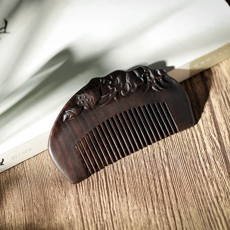 

1 Classical Lotus Lotus Seed Red Sandalwood Comb, Portable Makeup Comb, Creative Carved Anti-static Comb