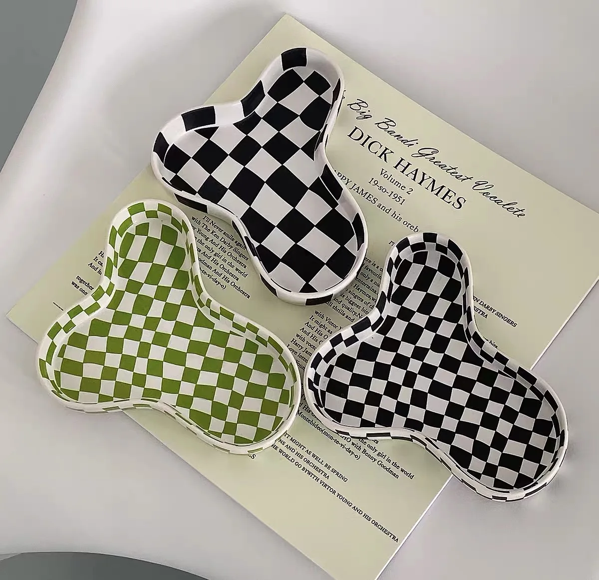 

Checkerboard Black White Green Lattice Ceramic Ins Style Jewelry Candle Tray Ornaments Food Storage Plate Decoration Dish