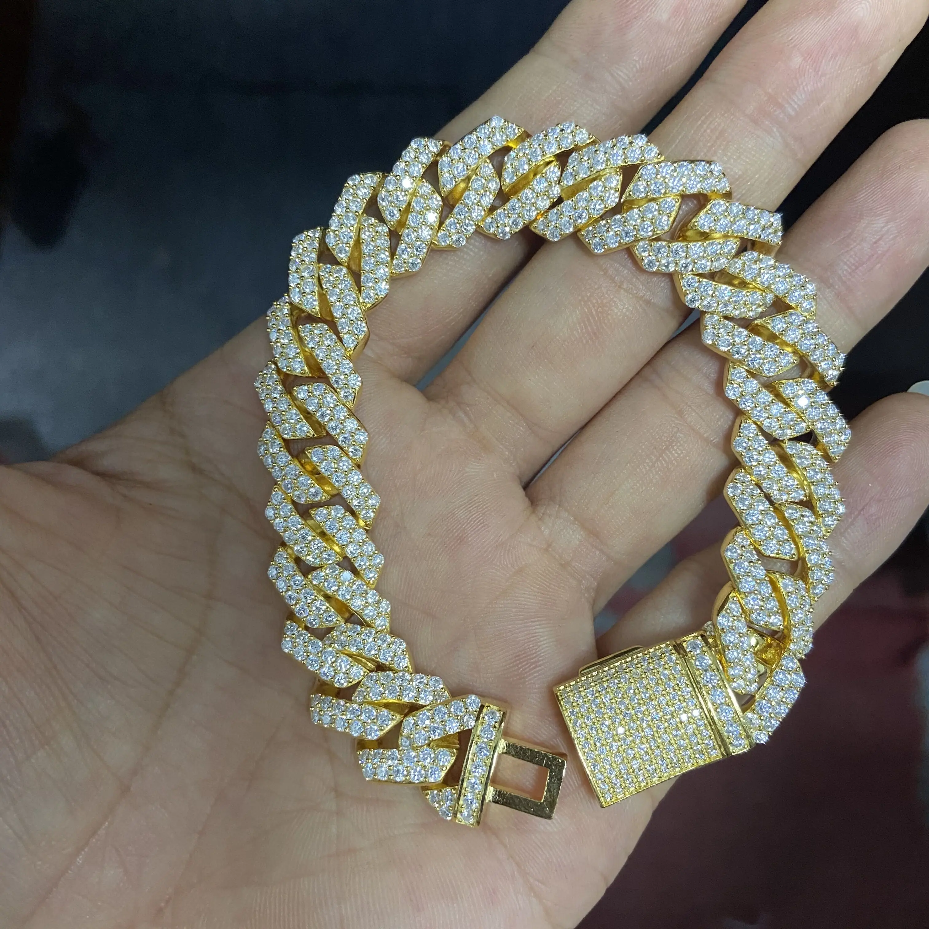 

Mosangnai 7.5 Inches Cuban Link Chain Bracelet Iced Out Moissanite Diamond Luxury Hip Hop Jewelry