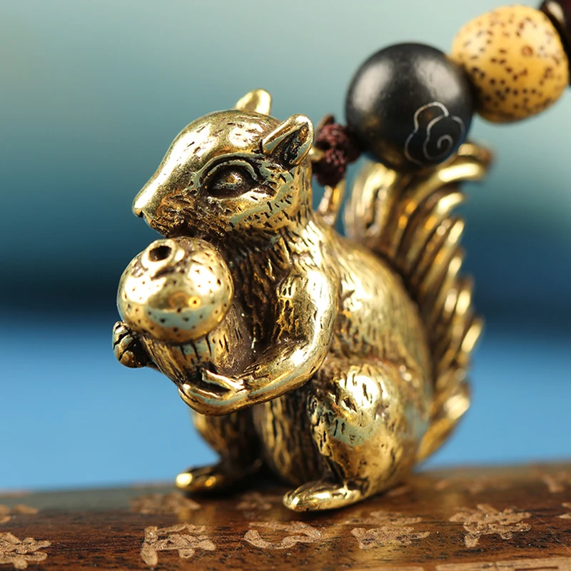 Brass Cute Squirrel Nut Keychain Pendant Trinket Vintage Copper Animal Figurines Car Motorcycle Key Chain Rings Hangings for Bag