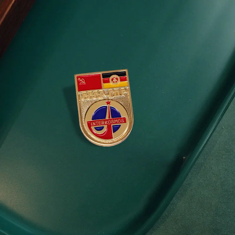 شارة Interkosmos DDR 1979-1980 بروش برنامج الفضاء الروسي اتحاد الجمهوريات الاشتراكية السوفياتية #4
