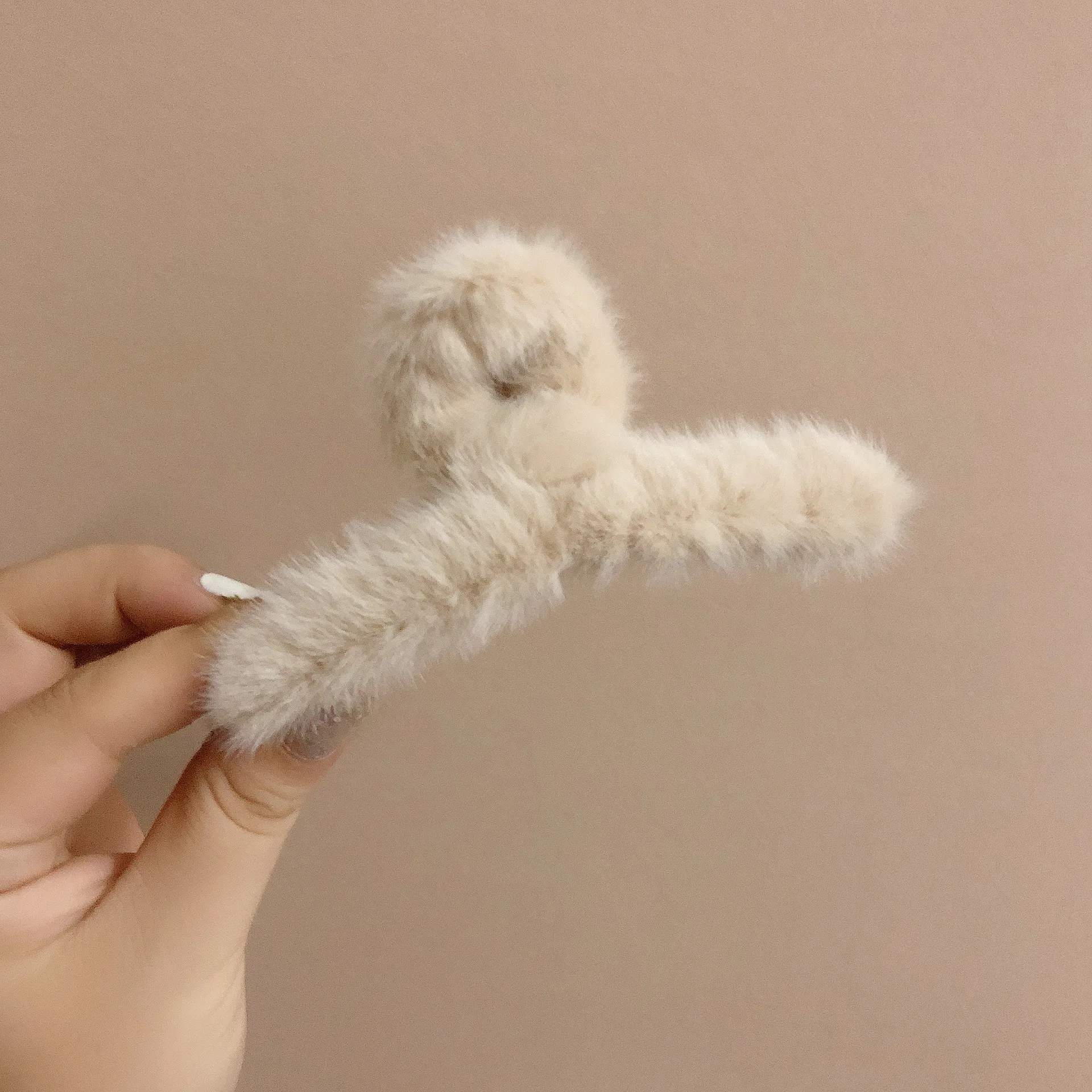 Kawaii Autumn Winter Fur Hair Claw Korea Fashion Vintage Solid Hairy Shark Hair Clip for Women Girl Hairpin Handmade Accessories