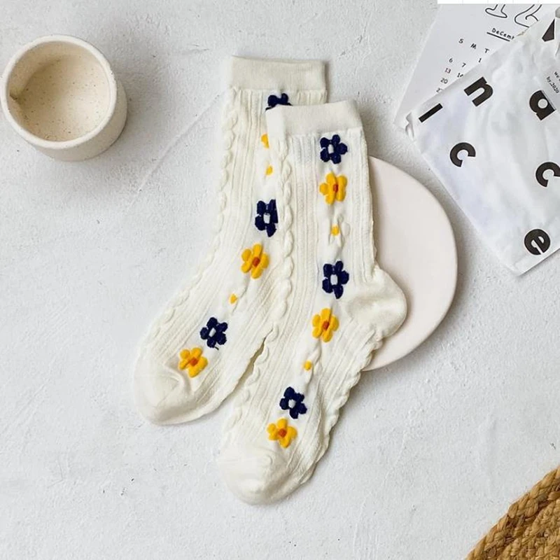 Autumn and Winter Worsted Cotton Women Socks Japanese Harajuku Retro Embossed Art Style Flowers Fashiona Cute Girls Crew Socks