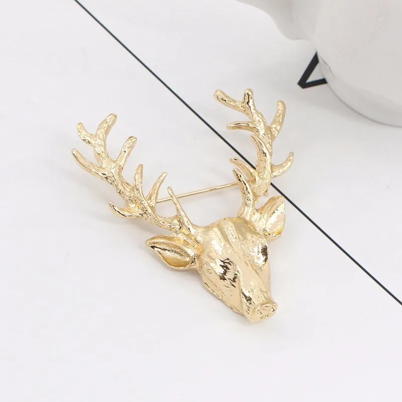 Fashion Deer Head Pin Brooch Suit Accessories for Men European Reindeer Animal Brooches Party Jewelry Christmas Gifts 2024