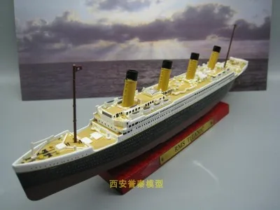 1/1250 World Luxury Cruises Collect Titanic, French, Normandy