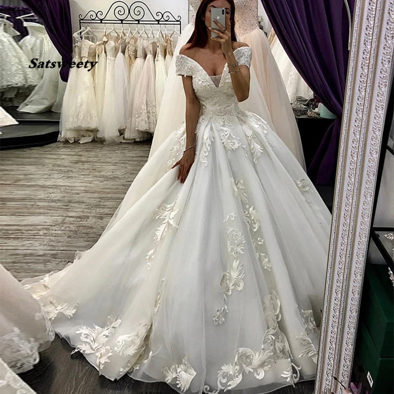 

Luxury Arabic Wedding Dresses Dubai Ball Gown Princess Country Wedding gown Off The Shoulder Appliques Plus Size Bridal Gowns