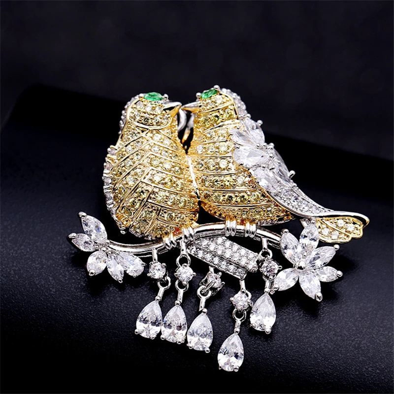 2021 New Pink Zircon Fashion Lovely Birds Brooches For Women Jewelry Gorgeous Crystal Costume Lapel Pins Animal Bird Brooch Pin