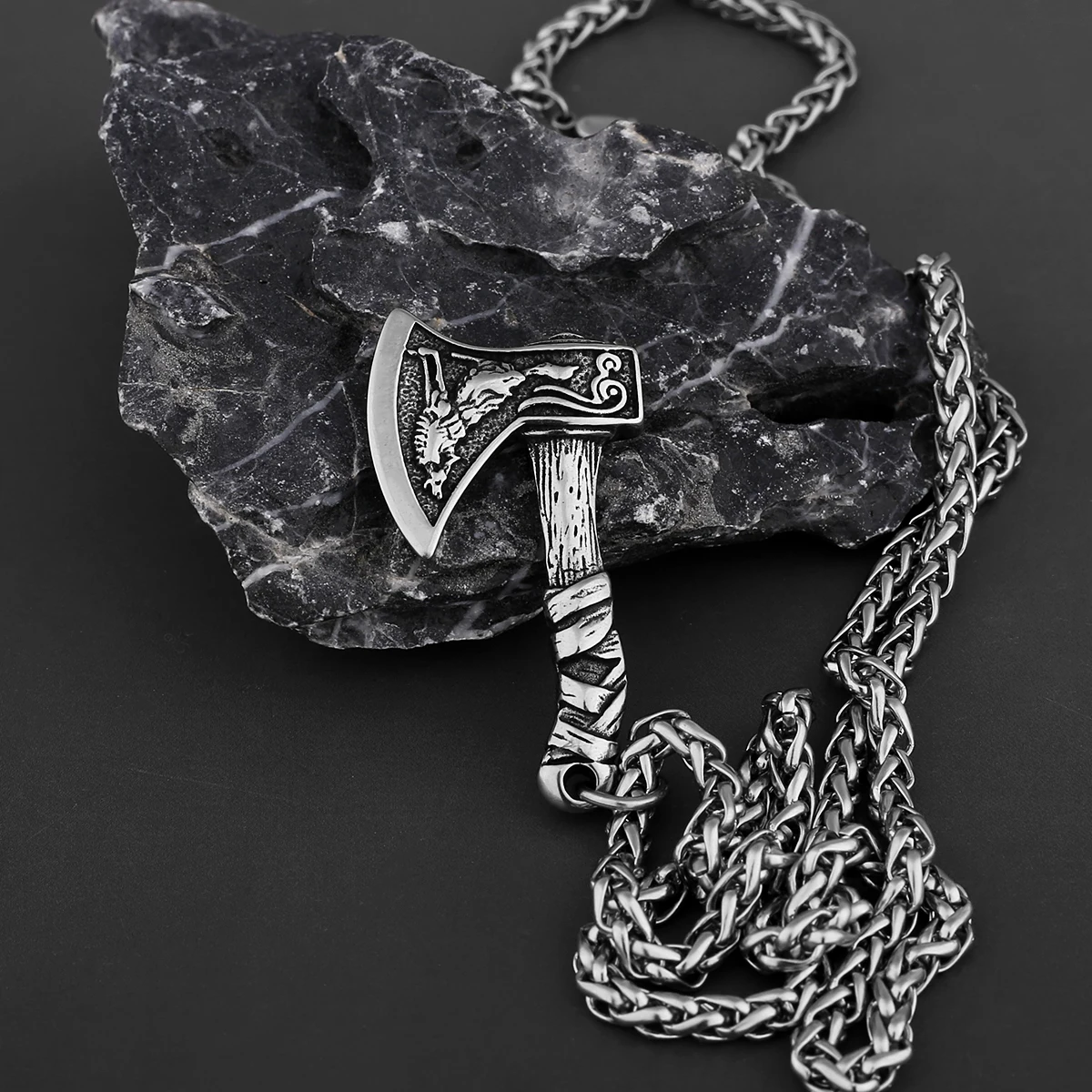 Vintage Boutique Stainless Steel Viking Wolf and Odin Crow Axe Necklace Men\'s Pendant Jewelry Birthday Gift Wholesale