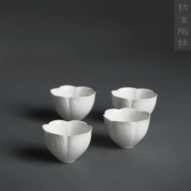 ★Spray at the beginning of the jingdezhen hand-carved cup sweet white glaze flower petals ling thin sample tea cup