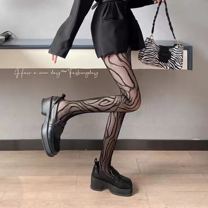 Celana Ketat Nilon Berongga Seksi Stoking Jala Butir Zebra Fashion Lolita Pantyhose Hitam Wanita Grafik Pusaran Waktu