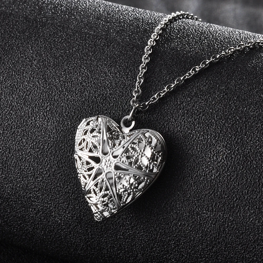 

20pcs/lot Vintage Heart Shaped Photo Necklaces Picture Frame Locket Pendant Necklace Romantic Fashion Women Jewelry Gift