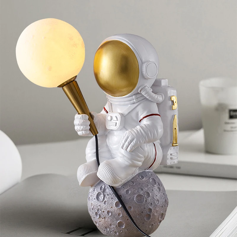 Lampu Meja Kamar Anak-anak Astronot Kreatif Spaceman Bulan Anak Laki-laki Lampu Kamar Tidur Minimalis Nordic Lampu Samping Tempat Tidur