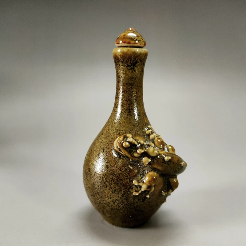 

Elaborate Interesting Chinese Old-style Collection Home Decoration Porcelain Lizard Snuff Bottle