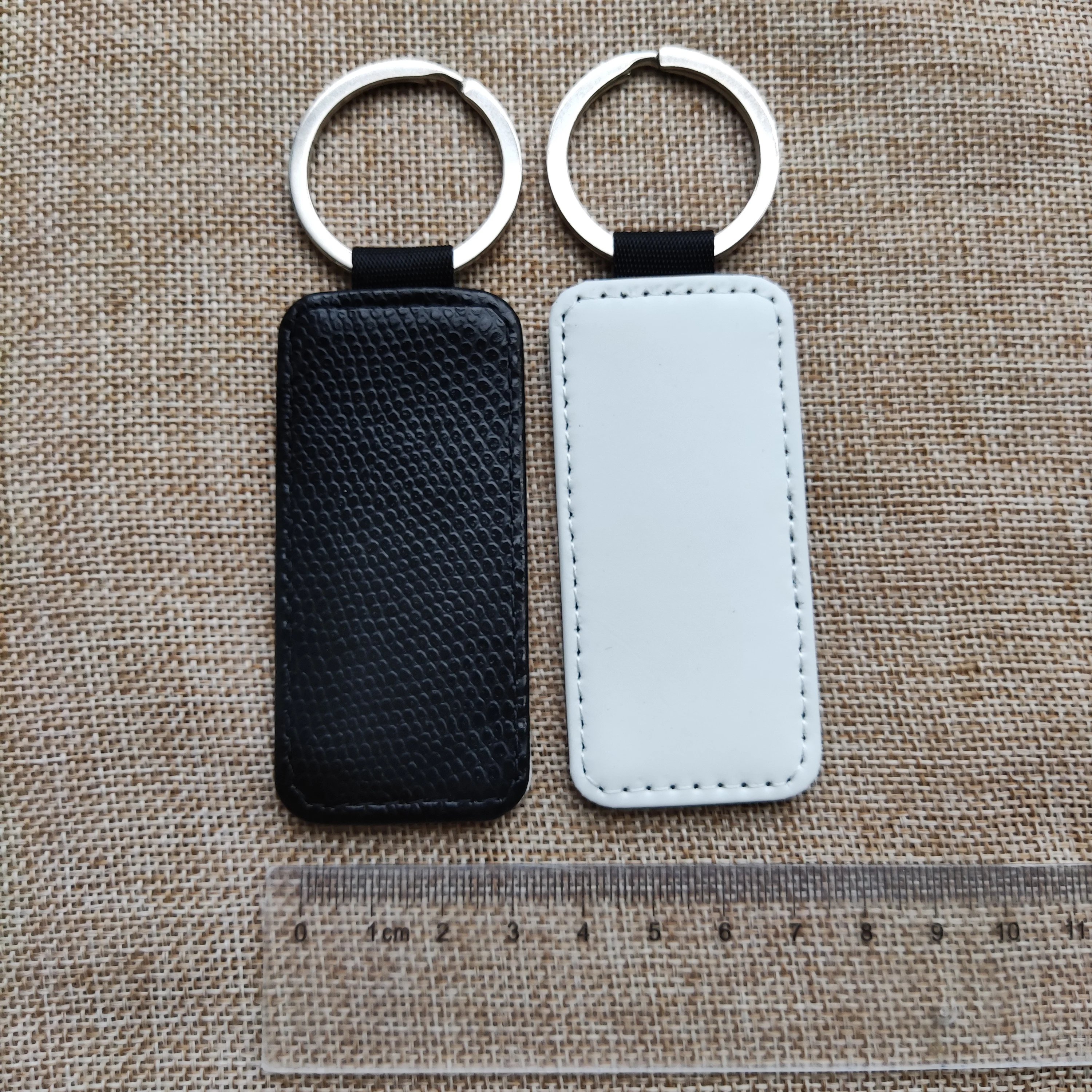20pcs/lot Blank Sublimation Snakeskin PU Leather Pendant Tags KeyChain Sublimation Transfer Heat Key Chains