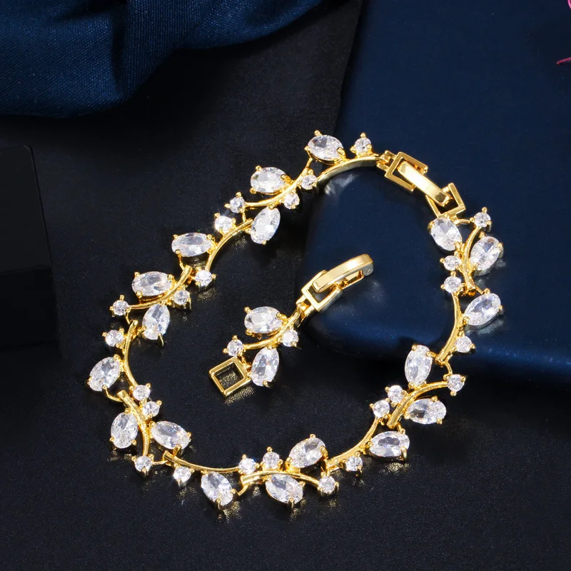 CWWZircons Elegantes Blattzweig-Armband in Gelbgoldfarbe mit Funkelnden Zirkonen, Modischer Damenschmuck für Hochzeiten, Geschenk, Großhandel S0099 – Detail 8