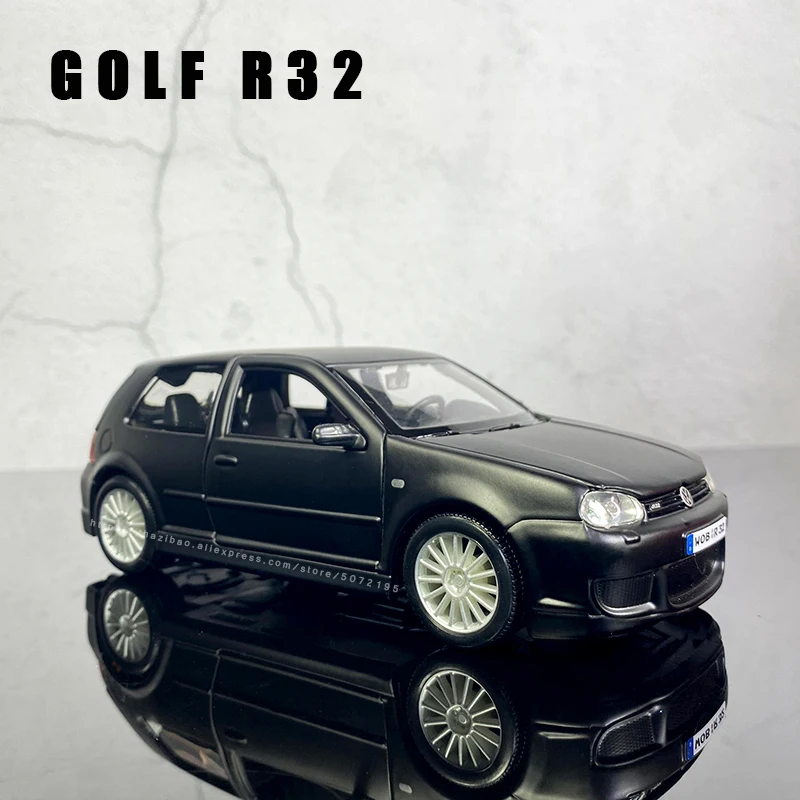 Maisto New 1:24 Volkswagen Golf R32 simulation alloy car model collection gift toy boys Toys