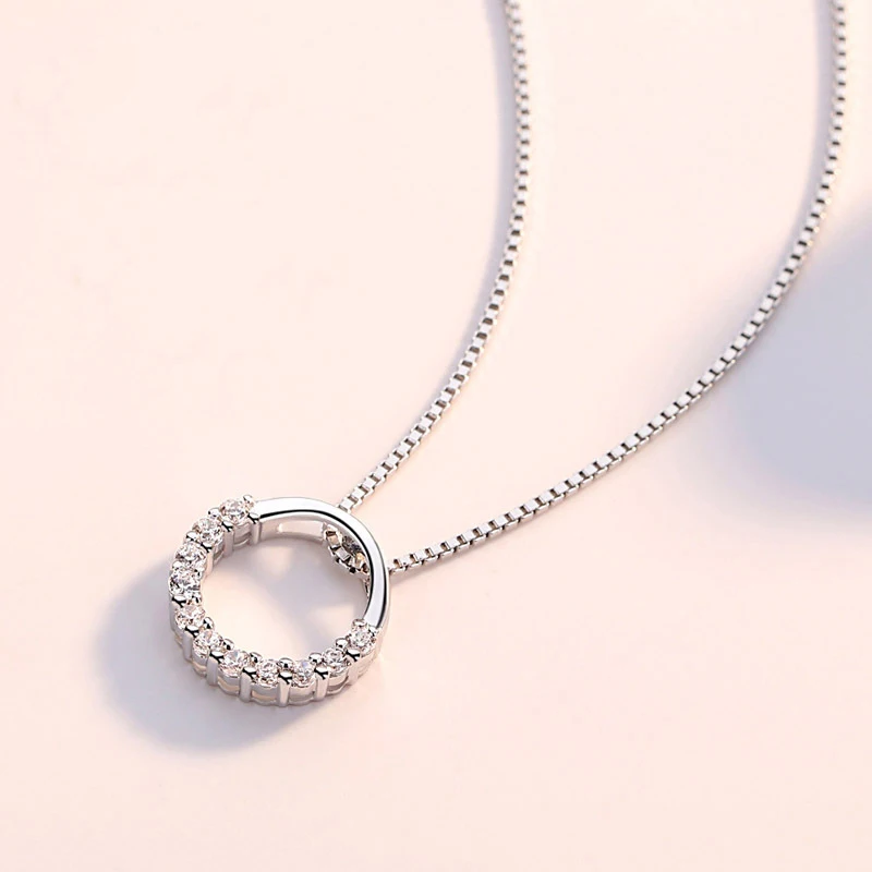 925 Sterling Silber Runde Zirkon-Anhänger-Halsketten für Damen, modischer edler Schmuck, halb mit Strasssteinen besetzte glänzende Kreis-Schlüsselbeinkette – Detail 5