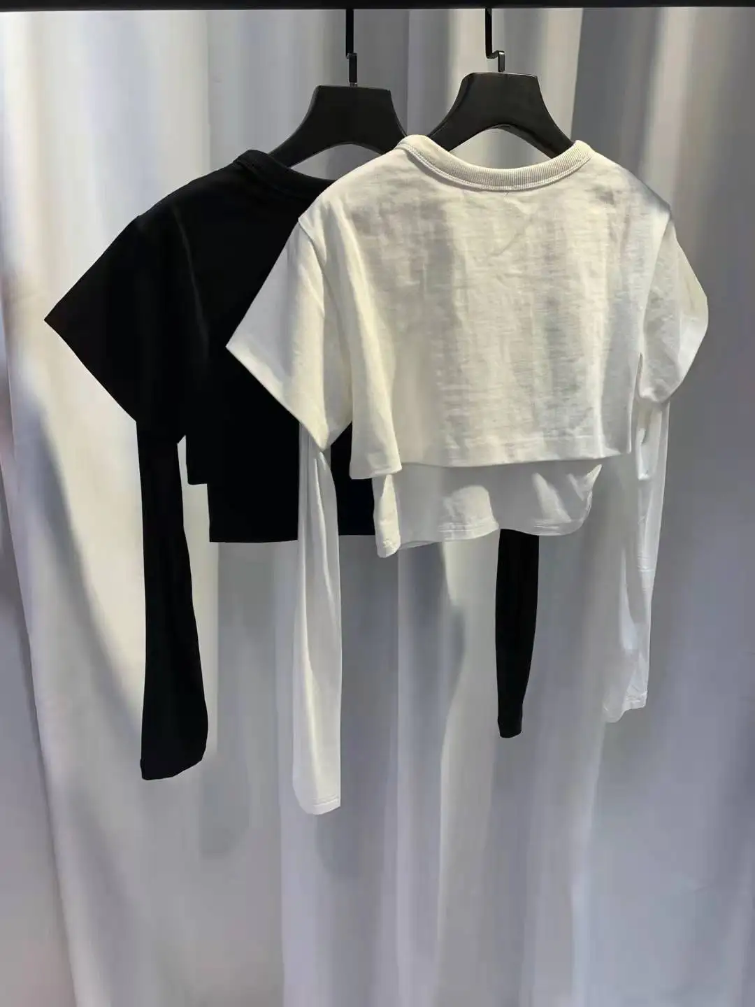 Loeshao Brand 2025 autumn black white fake two-piece tops showing belly button sexy long-sleeved round neck short T-shirt women