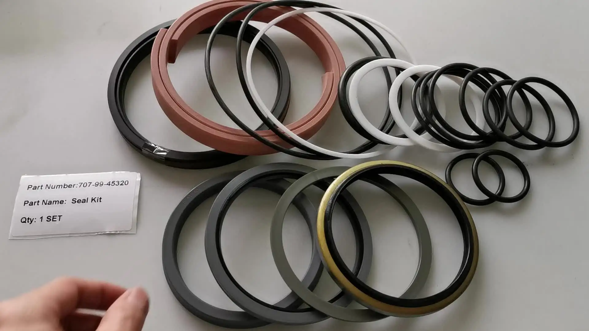 

Excavator Hydraulic Cylinder Boom Seal Kit For Kobelco SK220LC-3 2438U1135R300