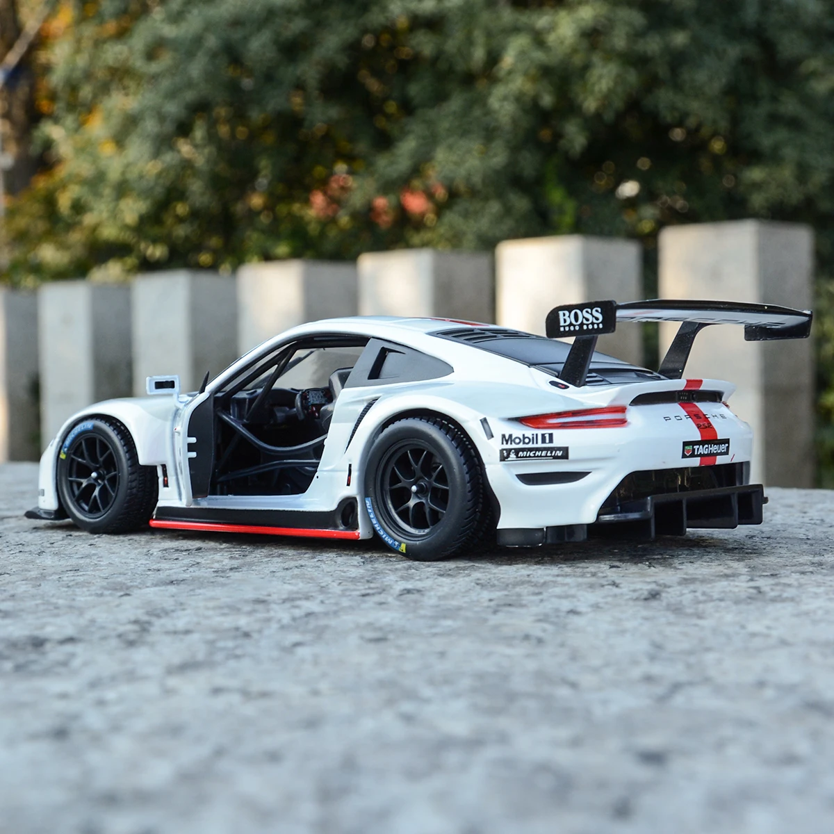 Bburago-coche deportivo Porsche 911 RSR, vehículo estático fundido a presión, modelo coleccionable, juguetes de coche, 1:24