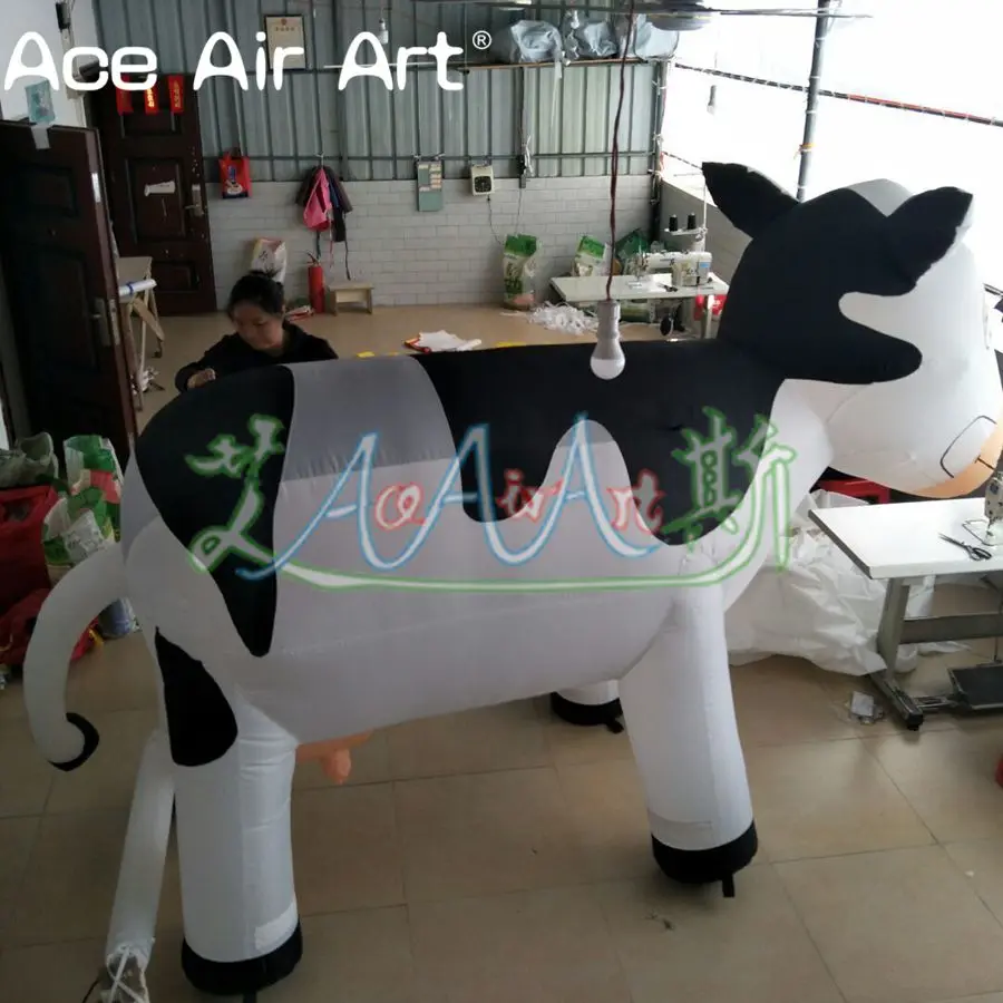 Inflatable Cow for Advertising, Oxford Fabric Made in China, Long, 3M