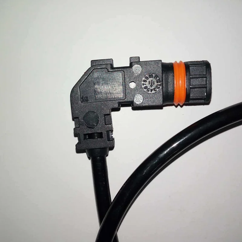 High Quality 1729056101 1725400017 A1725400017 Front Side ABS Wheel Speed Sensor Fit For Mercedes Benz SLK SLC R172 2012-2015