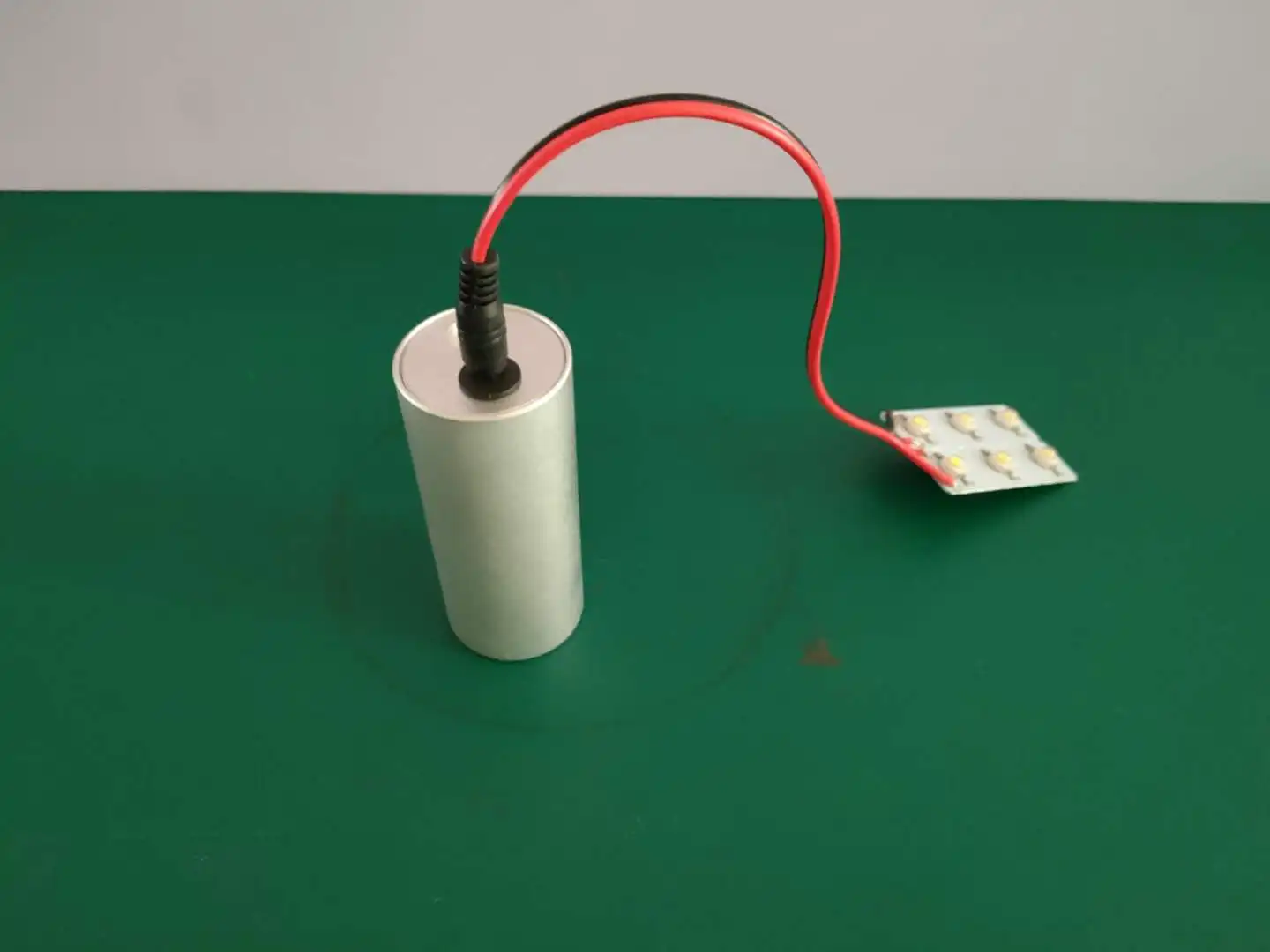 Gerador de Agitação Linear à Mão Geração de Energia de Vibração à Mão Geração de Energia de Baixa Frequência e Alta Amplitude