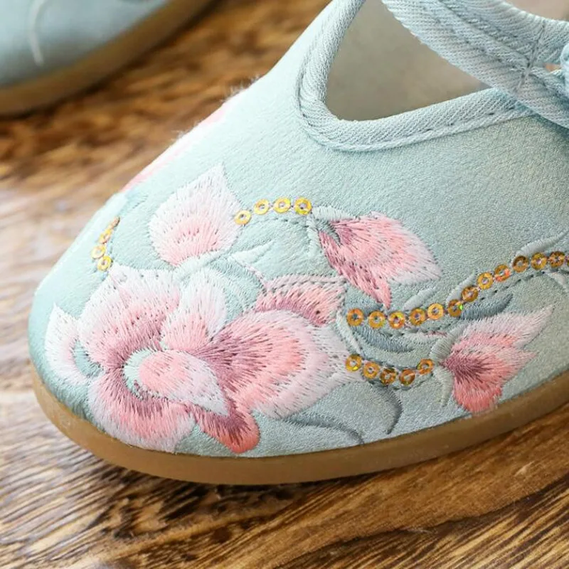 Nők Födémgerenda Papucs Etnikai embroidered Alatámaszt slides számára Nőnemű retro zárt Fokhagymagerezd Szandál hölgyek Lezser ruhát cipők Gyolcs öszvérek