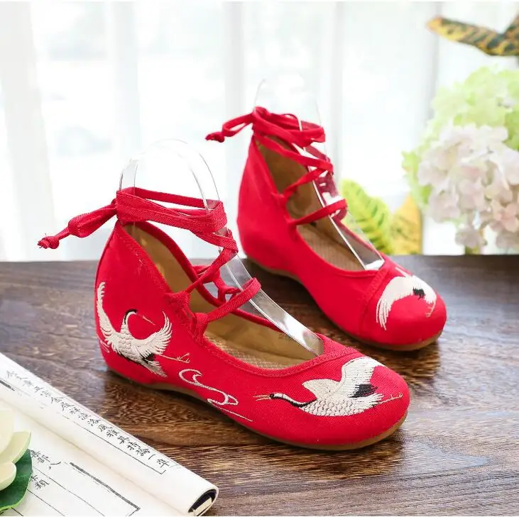 

Unique Crane embroidered Fabric Shoes spring autumn Chinese style lace up Hanfu's cloth shoes women dance Performance shoes