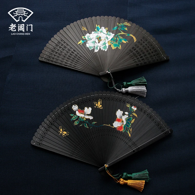 |door of carve patterns or designs on woodwork antique fan fan classical Chinese women's small mini portable folding fan