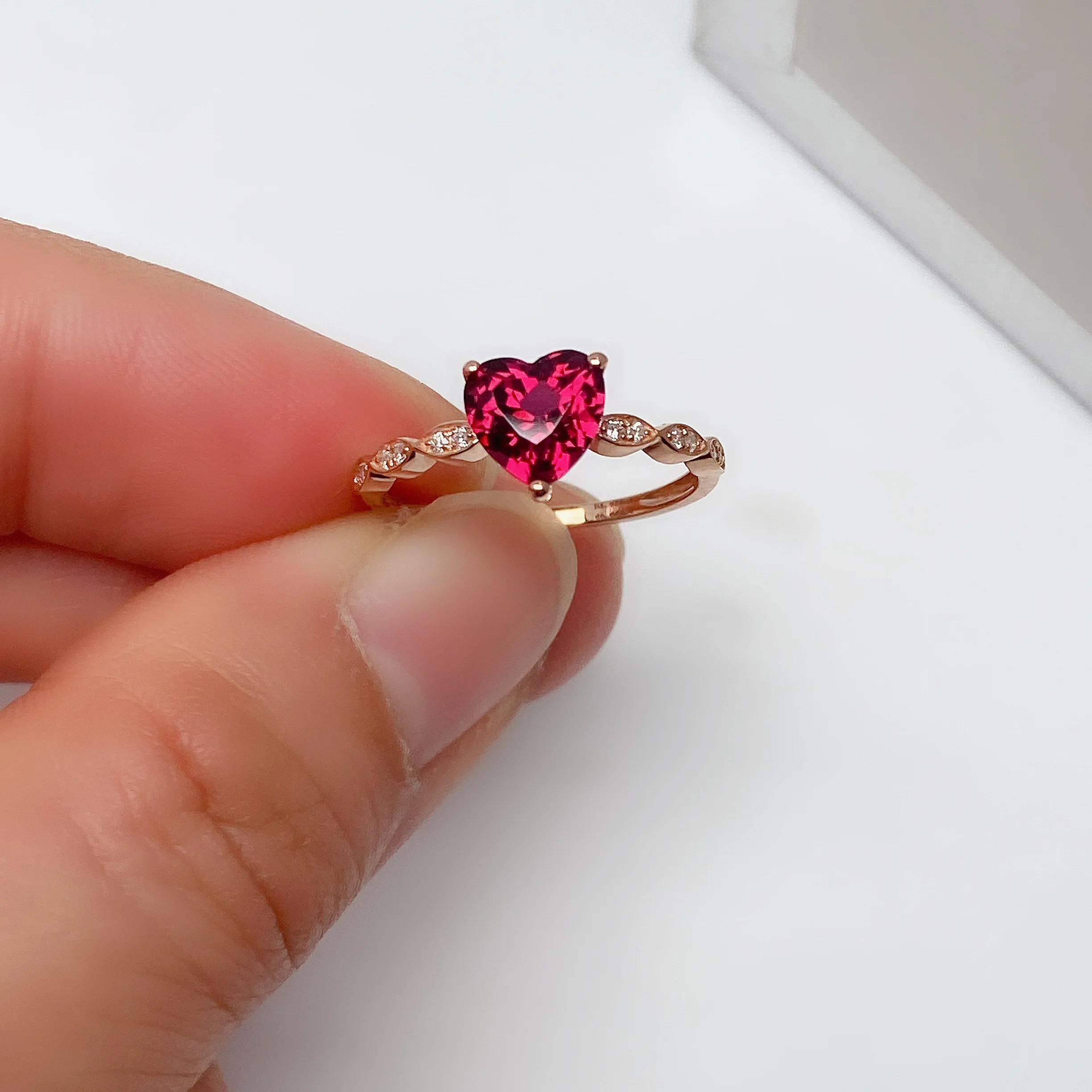 

xinyipeng real 18K rose gold with diamonds natural garnet ring fine wedding jewelry for women