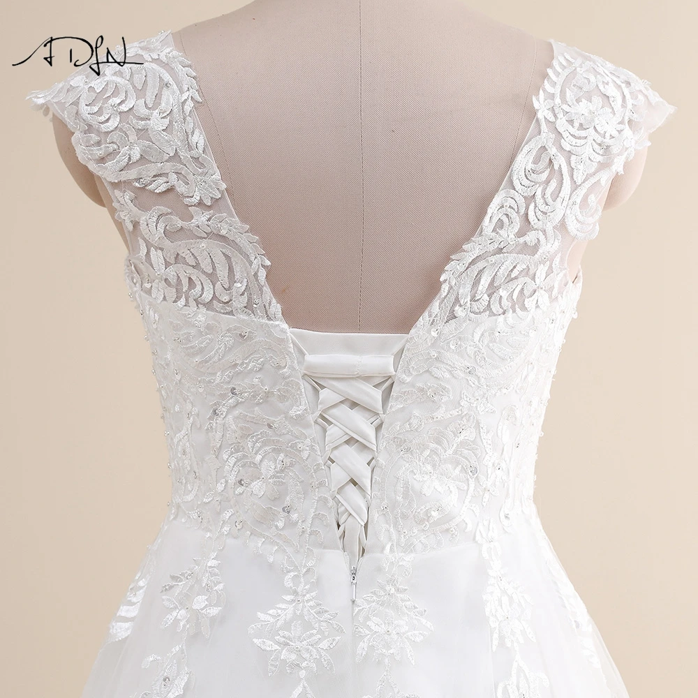 겸손한 v 넥 캡 슬리브 웨딩 드레스 플러스 사이즈 맞춤형 라인 신부 가운 Tulle Lace Applique Robe De Mariee Customized